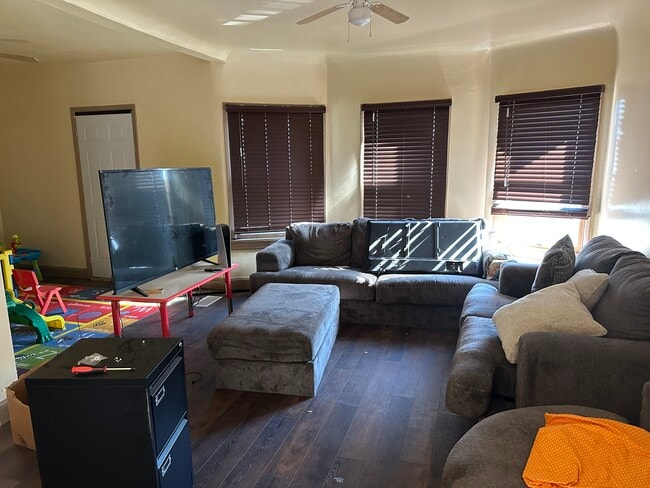 Building Photo - 9917 Rosehill Ave Rental