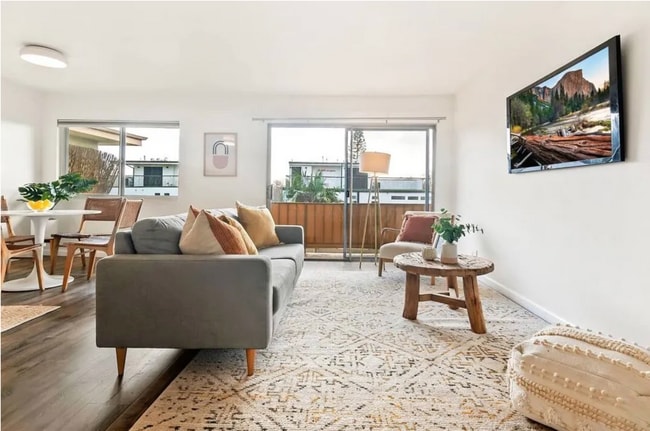 Photo - 525 N Sycamore Ave Unidad 426