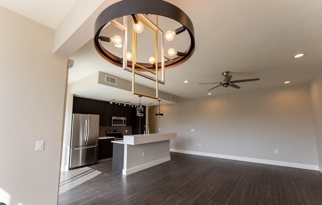 Building Photo - 604 N Bluff Dr Unit 6ID44.4