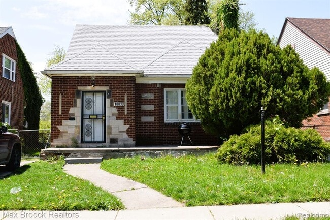 Building Photo - 10039 Mark Twain St