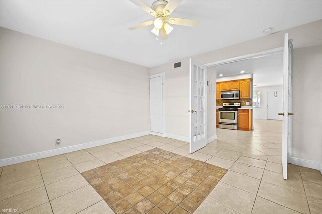 Photo - 3 br, 2 bath House - 2175 NE 56th St Apt 110