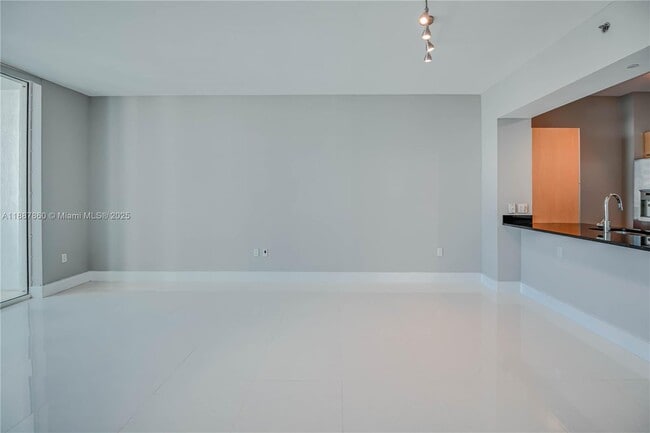 Photo - 951 Brickell Ave Unit 1402