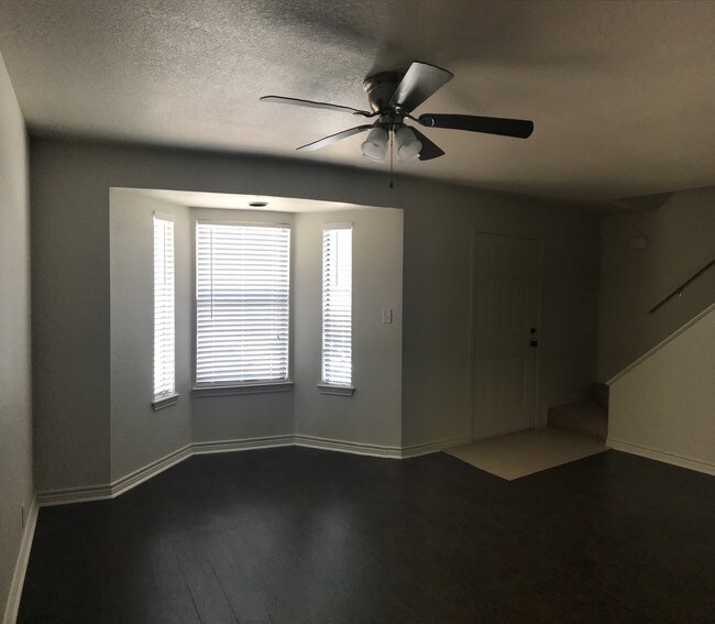 Living Room - 826 Parkview Townhome