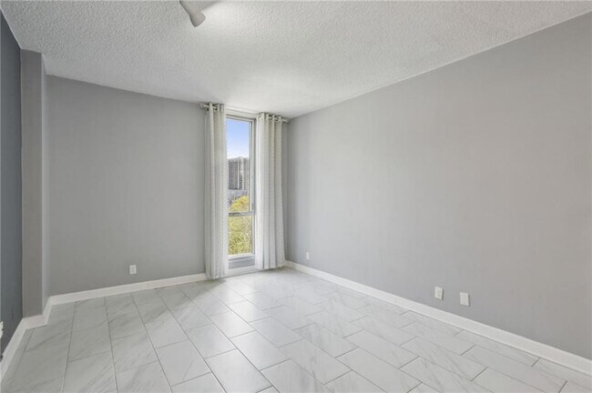 Photo - 3060 Pharr Ct N Northwest Unit 612