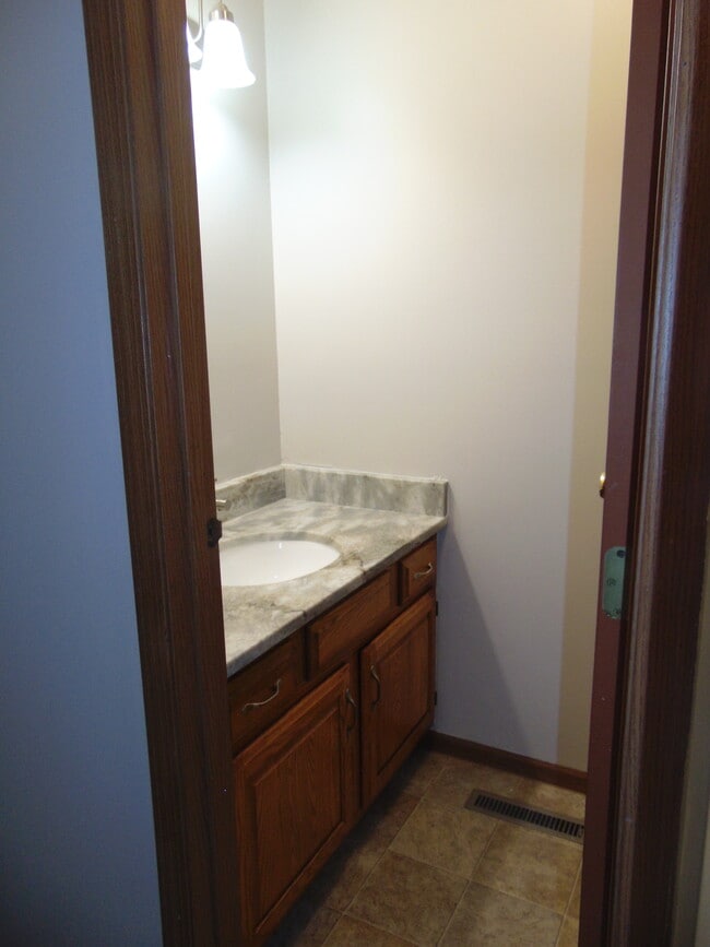 1/2 bath with granite - 7403 Mapleleaf Blvd