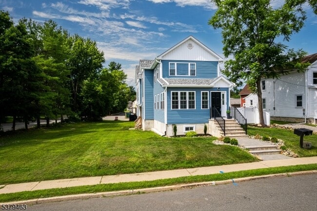 Building Photo - 24 Lawnwood Ave Rental