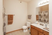 1BR, 1BA - 650 SF - Bathroom