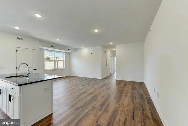 Photo - 905 Forest Ln Unit 205
