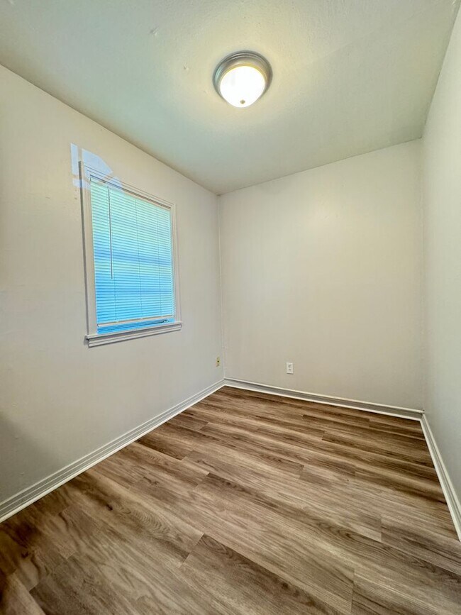 Photo - 124/128 RWE Jones Unit 128 RWE Jones Dr