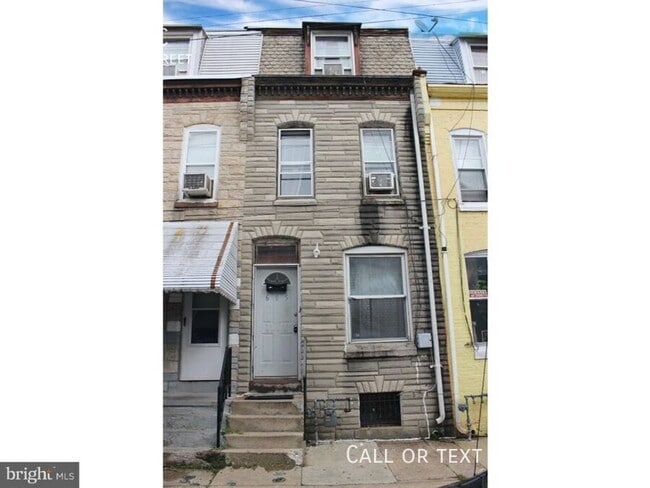 Building Photo - 605 Eisenbrown St