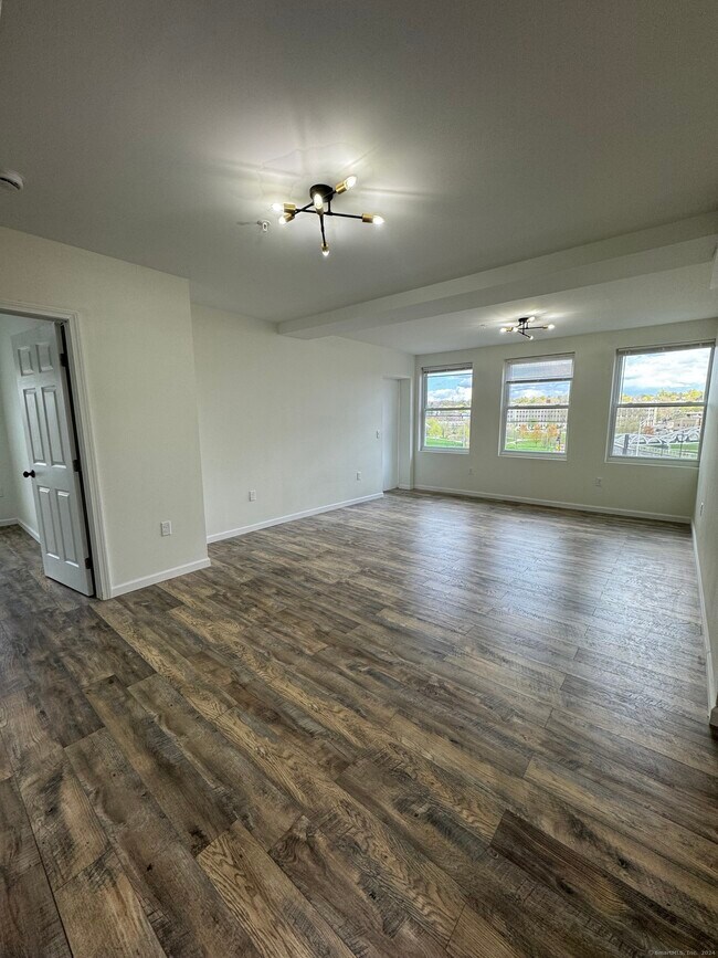 Photo - 61 Colony St Unidad 2C