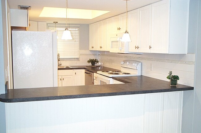 Photo - 490 Charlemagne Blvd Unidad 490