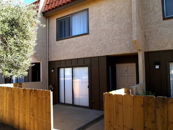 Building Photo - 55889 Santa Fe Trail Unit 4 Rental