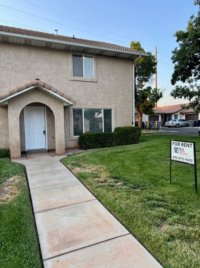 Building Photo - Dixie Downs Townhouse