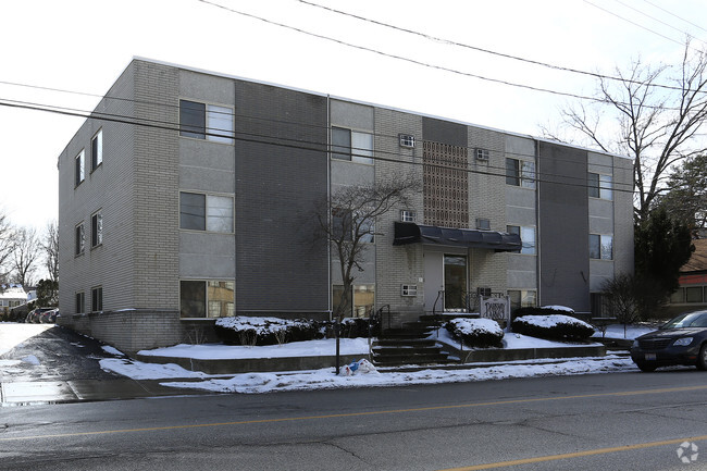 Building Photo - Parkway Arms Apartment