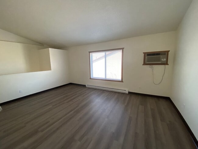 Photo - Spacious 3 bed, 1 bath West Fargo!