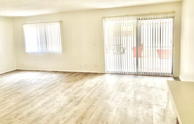 Building Photo - 1707 Pacific Coast Hwy Unit 124B