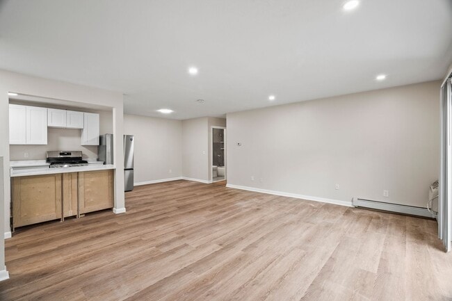 Photo - Newly Renovated 1-Bed 1-Bath Cranston! Unit 433 Oaklawn Ave 101