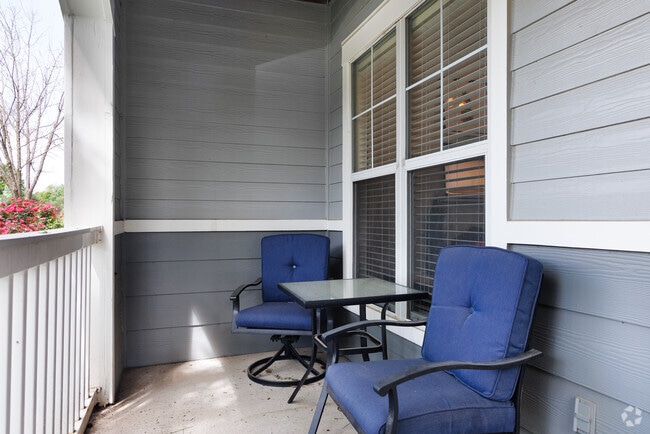 4BD, 4BA - 1,442SF - Patio off Living room