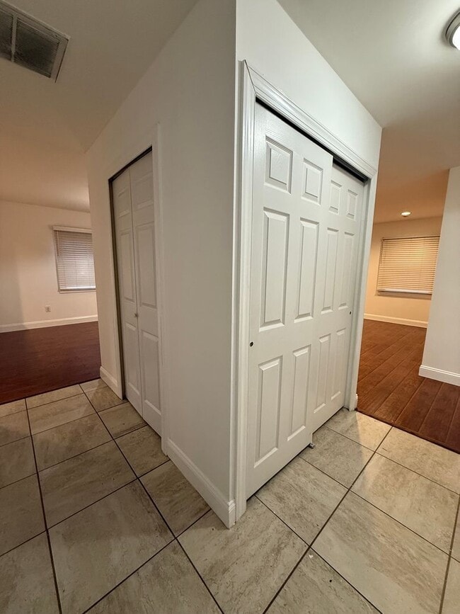 Photo - 25 Pembrook Ln