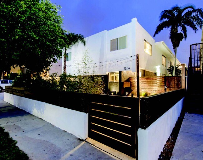 Photo - 12734 Caswell Ave Unidad A