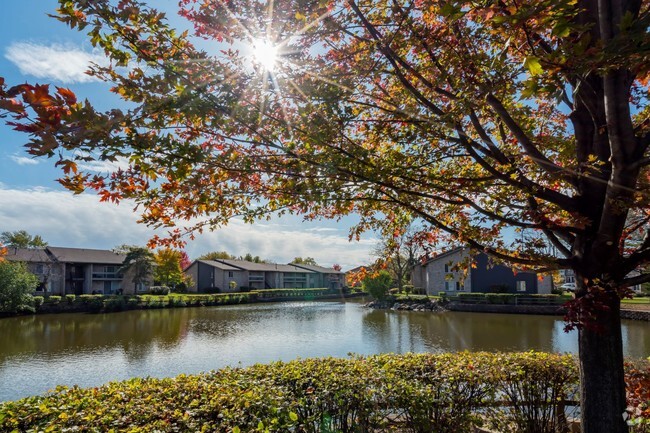 Building Photo - Lakeside Apartments