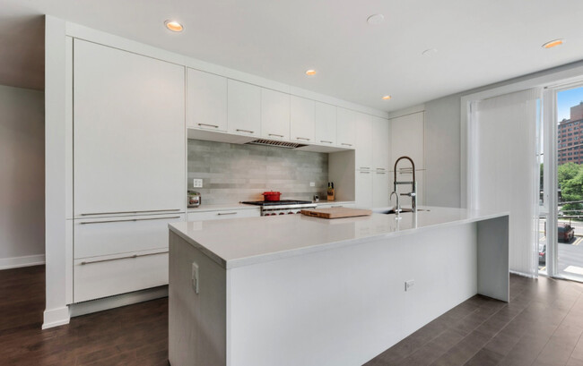 Photo - 1625 N Burling St Condo Unit 201