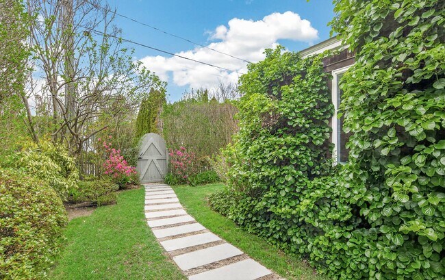 Photo - 14 Barns Ln