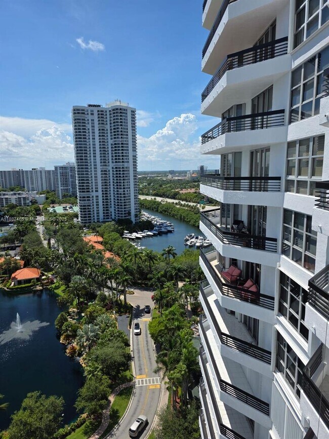 Photo - 19195 Mystic Pointe Dr Unidad 701