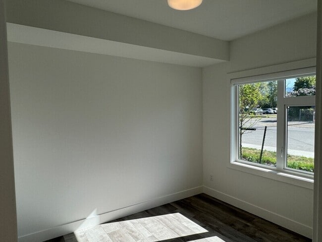 Photo - 320 Mills Rd Unit 4