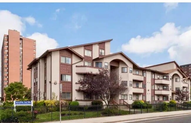 Building Photo - 1444 Mediterranean Ave Unit 1444B