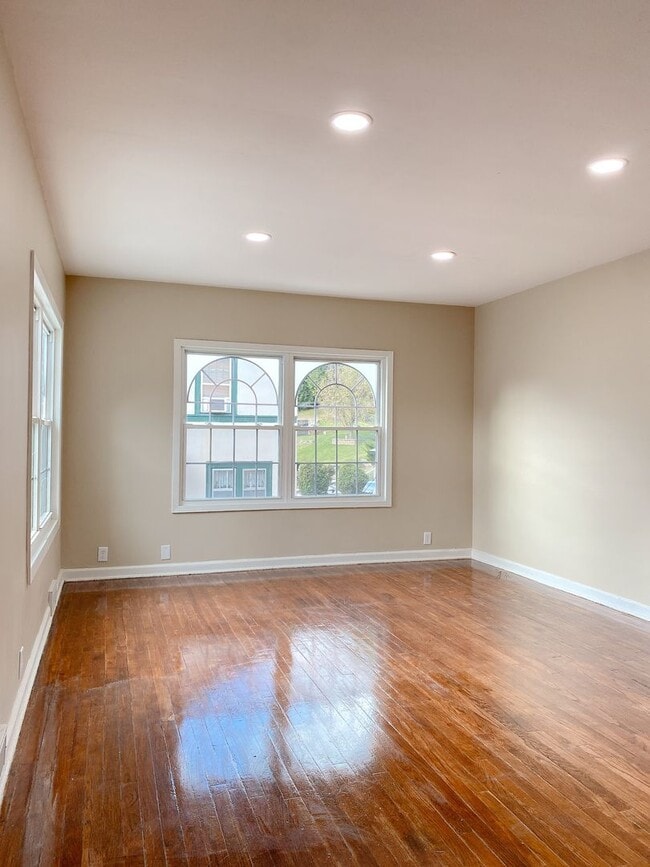 Photo - Beautifully updated 5 bed 2 bath house $2200