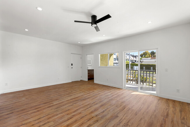 Photo - 1301 N Poinsettia Pl Unit 1301