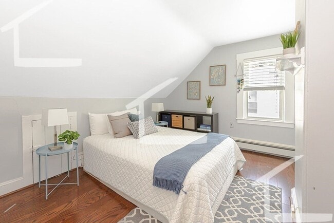 Building Photo - Nice large 2 bed pet friendly condo with private free laundry and 2 parking spots!