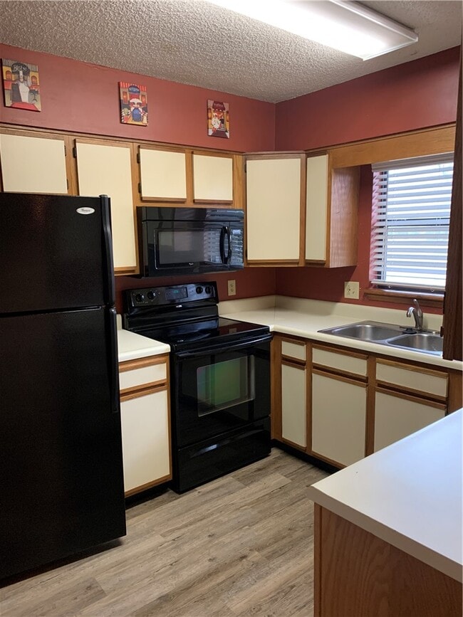 Photo - 605 W Benton St