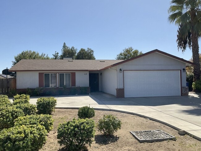 Building Photo - Charming Clovis 3/2 Home with New Solar Sy...