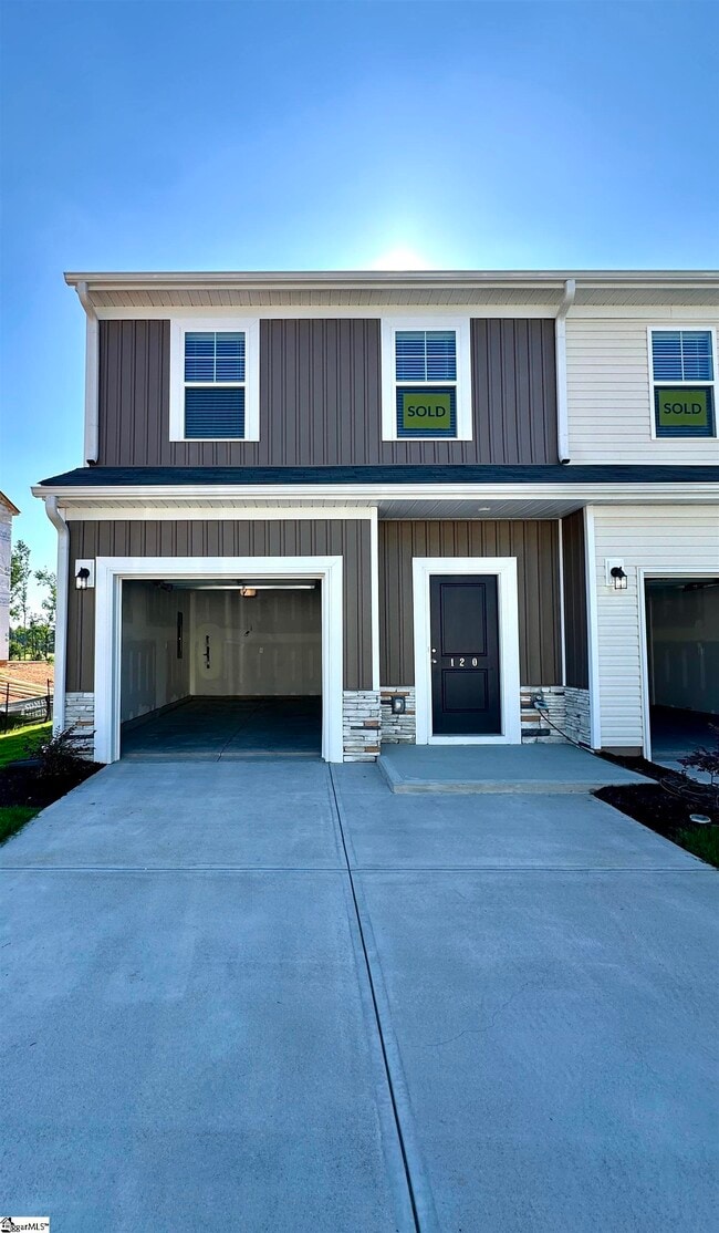 Photo - 120 Randwick Ln