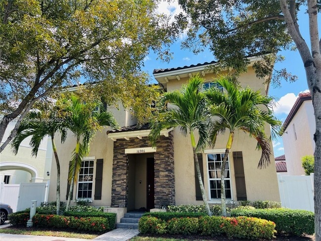 Photo - 16946 SW 90th Terrace