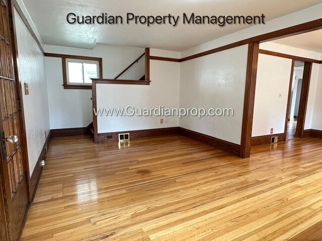 Photo - 4147 Snelling Ave