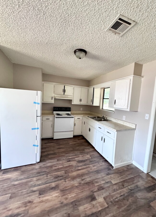 Building Photo - East County Estates Duplex