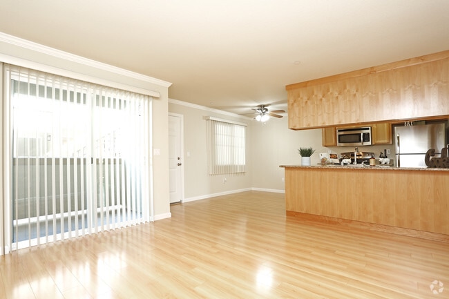 2BR,2BA-1000SQ - Magnolia Grove Condominiums