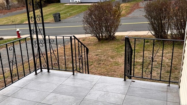 Building Photo - 55 Hoadley St Unit 2