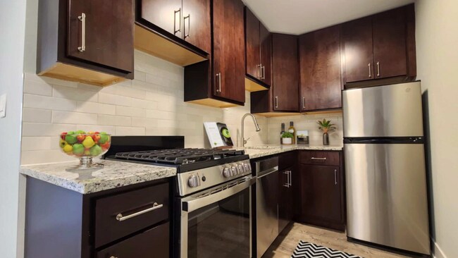 456 W Barry Ave