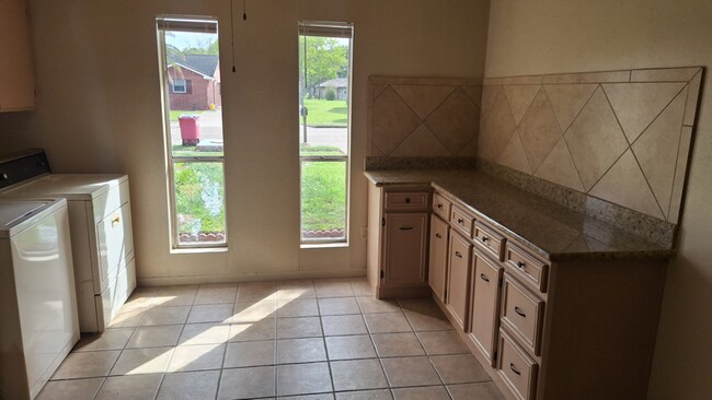 Photo - 1410 N Avenue R