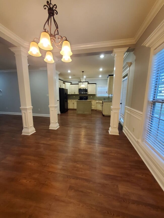 Photo - Modern Elegance in the Vineyards: 3-Bedroom Home with Granite Countertops, Wood Floors, and Priva...