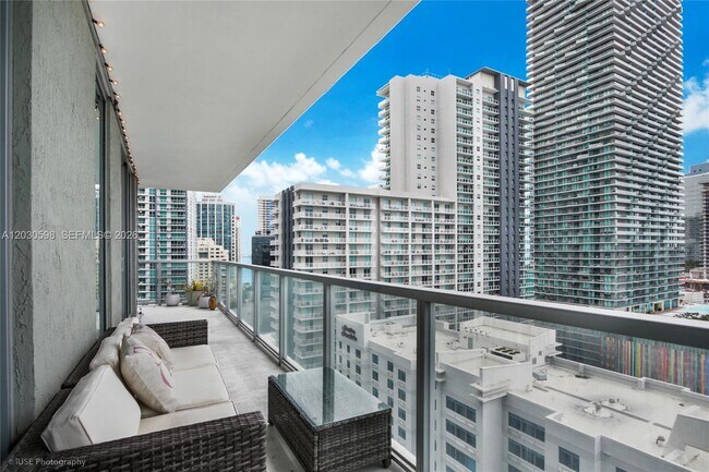 Photo - 79 SW 12th St Unidad 2306-S