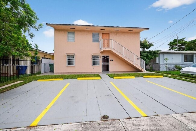 Building Photo - 4782 NW Flagler Terrace Unit 1 Rental