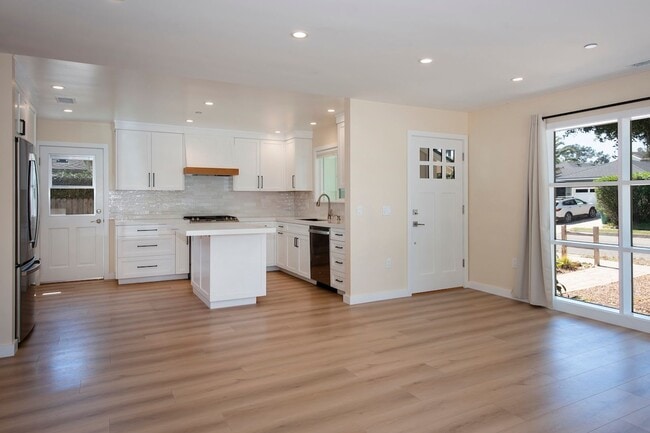 Photo - Remodeled Mesa Home Steps From Shoreline Park!