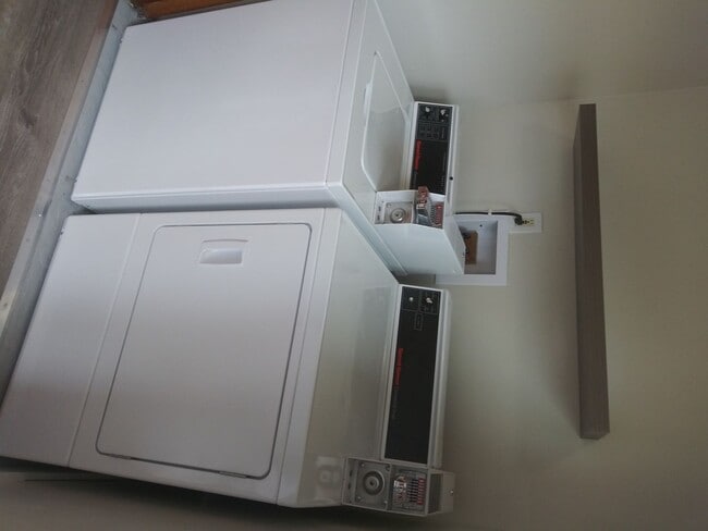 Photo - Arbor Lodge Mid Century Mod Unit 7123