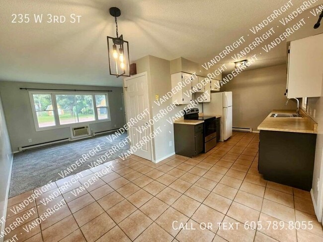 Building Photo - 235-245 W 3rd St Rental